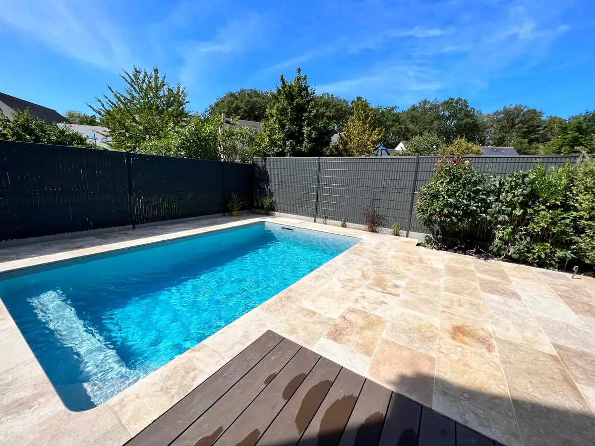 combien temps construire piscine beton