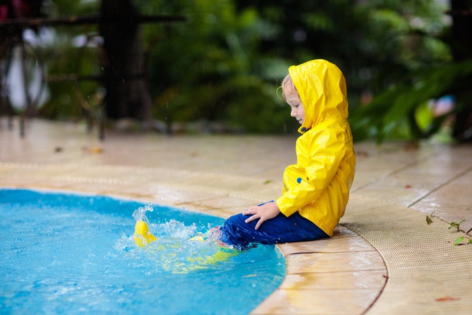 Comment profiter de sa piscine pendant l'automne et l'hiver ?